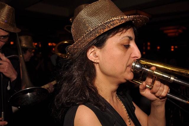 min 2011 03 08 mardi brass band 286